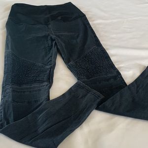 Women’s Maternity Sz. M PreggoLeggings Blackout Moto Pants